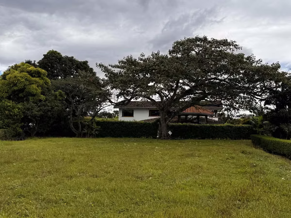 VENTA DE LOTE EN CIUDAD HACIENDA LOS REYES Y