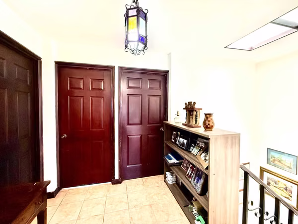 Casa de Tres Dormitorios - Exclusivo Condominio Villas de Venecia - Ayarco Sur