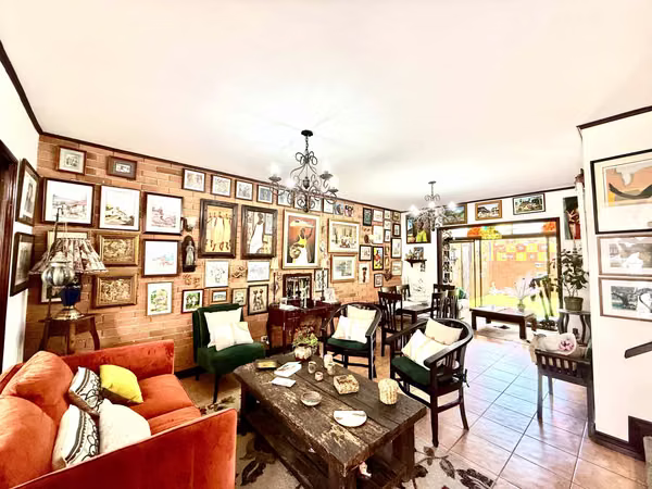 Casa de Tres Dormitorios - Exclusivo Condominio Villas de Venecia - Ayarco Sur