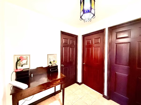 Casa de Tres Dormitorios - Exclusivo Condominio Villas de Venecia - Ayarco Sur