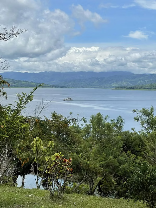 Land for sale in Nuevo Arenal with access to the Lake and Valcano view
