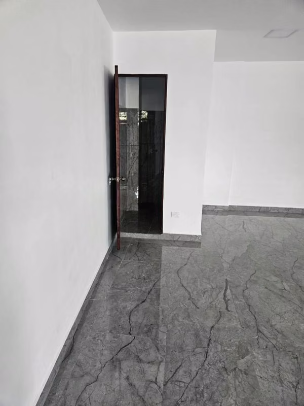 Espacioso local comercial con excelente ubicación