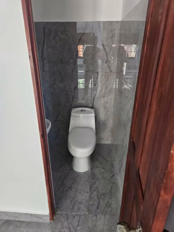 Espacioso local comercial con excelente ubicación