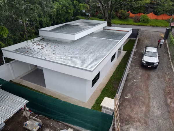 Casa en venta en Atenas, nueva y segura