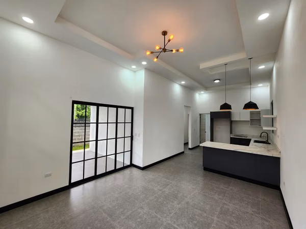 Casa en venta en Atenas, nueva y segura