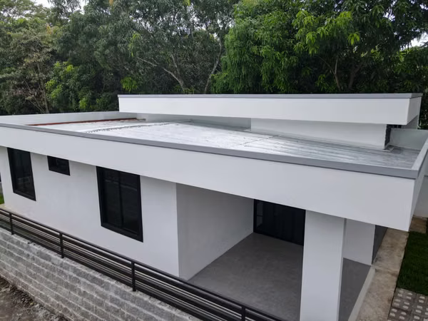 Casa en venta en Atenas, nueva y segura