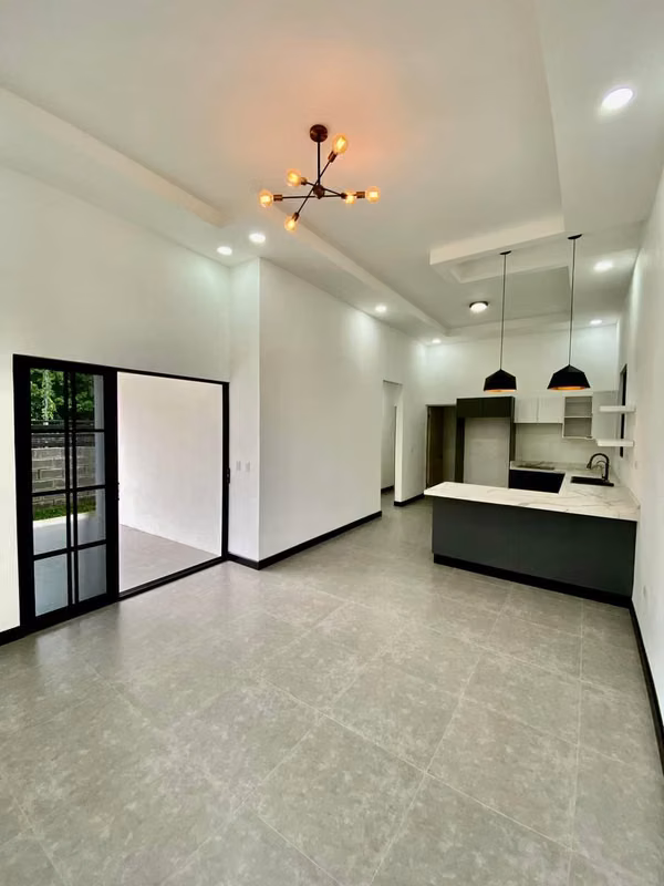 Casa en venta en Atenas, nueva y segura