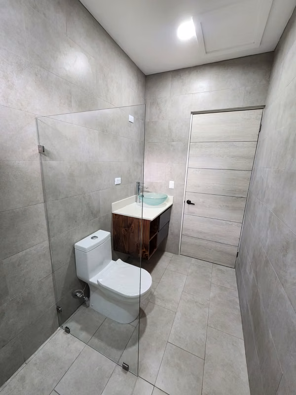 Casa en venta en Atenas, nueva y segura
