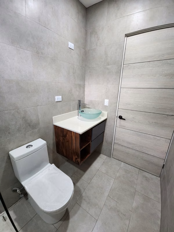 Casa en venta en Atenas, nueva y segura