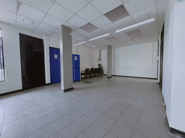 Amplio Local Comercial (Edificio) Esquinero / San Antonio, Desamparados. (Plazoleta) Alquiler o Venta.