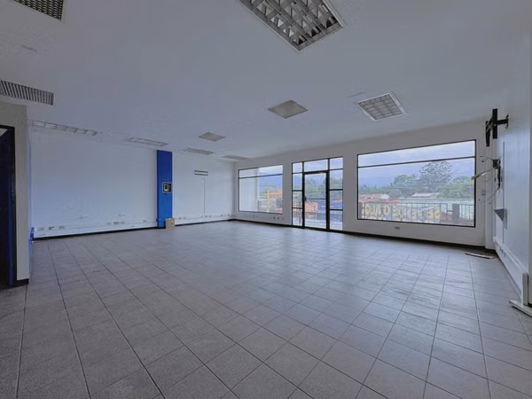 Amplio Local Comercial (Edificio) Esquinero / San Antonio, Desamparados. (Plazoleta) Alquiler o Venta.