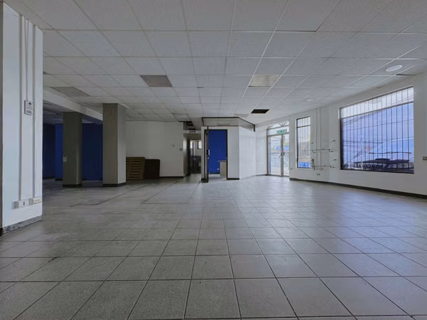 Amplio Local Comercial (Edificio) Esquinero / San Antonio, Desamparados. (Plazoleta) Alquiler o Venta.