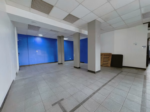 Amplio Local Comercial (Edificio) Esquinero / San Antonio, Desamparados. (Plazoleta) Alquiler o Venta.