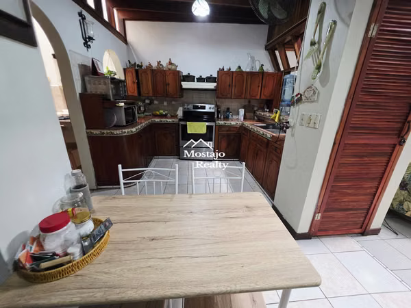 Venta de casa independiente, Avenida Principal, San Rafael de Escazu