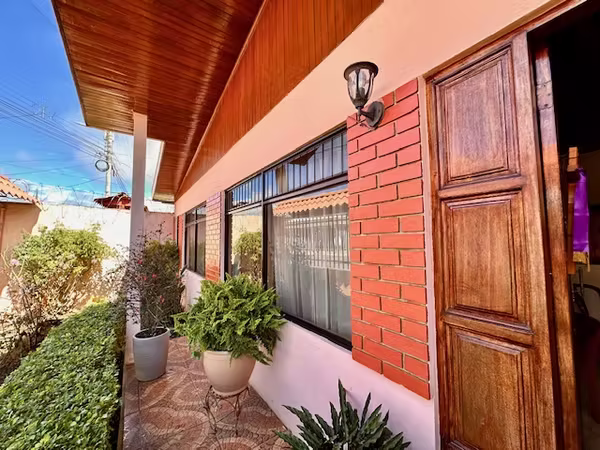 Casa de un nivel en residencial, Cartago centro