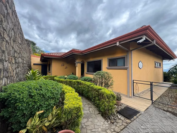 Casa en venta en Naranjo, amueblada, en comunidad cerrada, vistas espectaculares