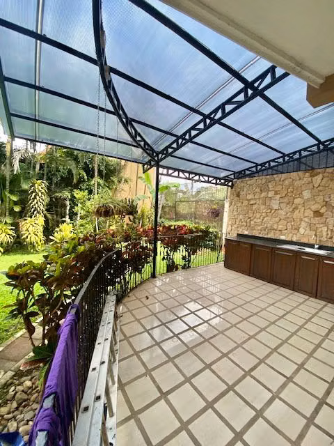 Escazú en Venta Hermosa Casa 6 HAB  Espacio de parqueo 10 carros