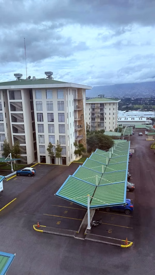 Venta de apartamento remodelado en San Francisco de Heredia, #5328