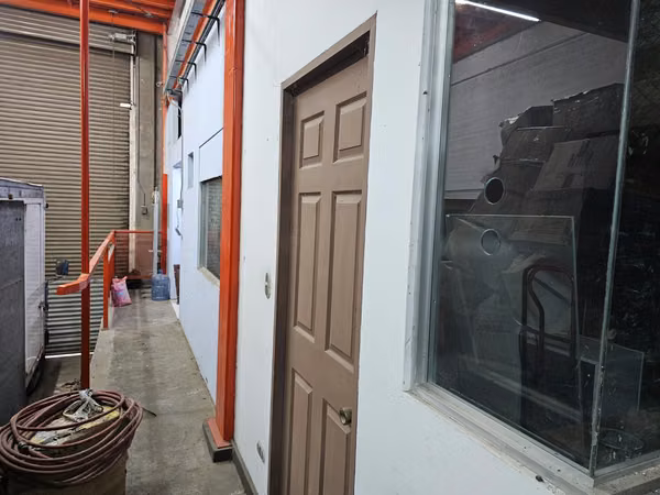 Tibas, Bodega y Oficinas MUY SEGURAS en Colima, San Jose