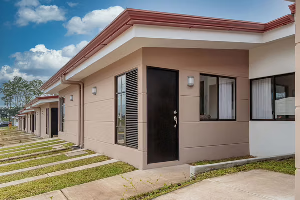 Casas de alquiler de 1, 2 y 3 habitaciones para estrenar en Alajuelita - Condominio Terra Verbena