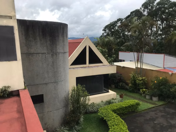Venta de Propiedad Grande con 2 casas, Granadilla, Curridabat. 4153