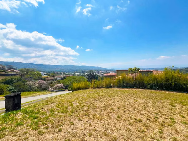 Se vende Lote en Condominio Cerro Colón, Ciudad Colón (MA).