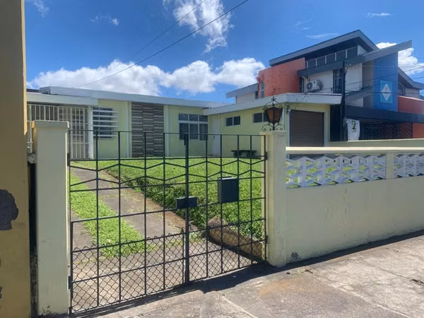 Se vende casa en Guadalupe cerca del Walmart
