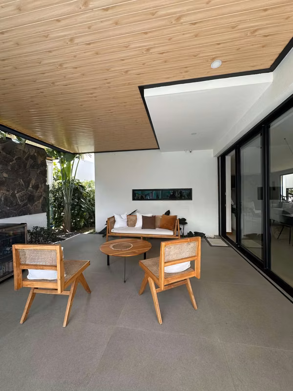 4 HABITACIONES. Planta baja, Piscina  En Heredia FRANCOSTA