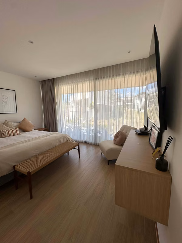 4 HABITACIONES. Planta baja, Piscina  En Heredia FRANCOSTA