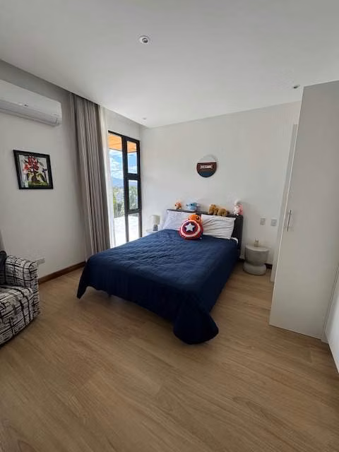 4 HABITACIONES. Planta baja, Piscina  En Heredia FRANCOSTA