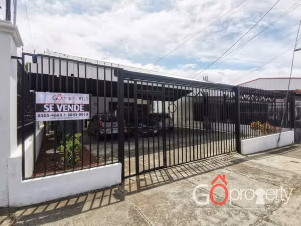 Precio Rebajado! Venta de Casa Uso de suelo mixto x el Club la Guaria ID4549