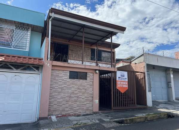 CA-743 – House with Great Potential and Space in Alajuela Centro