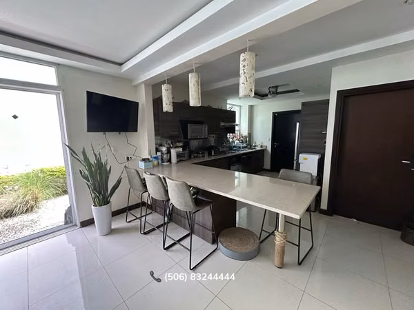 VENTA DE CASA EN CONDOMINIO EN POZOS, SANTA ANA