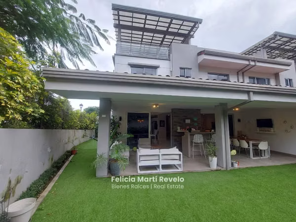 VENTA lujoso Condominio con vista en Escazú, Jaboncillos.