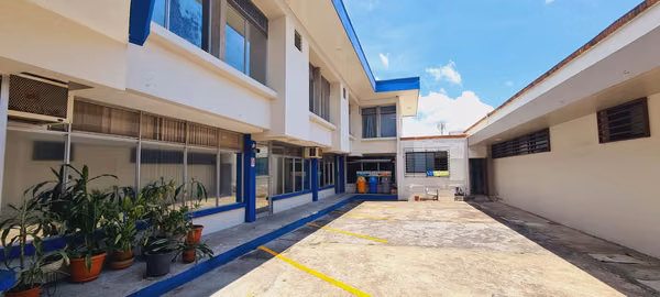 Commercial and service building for rent in Curridabat