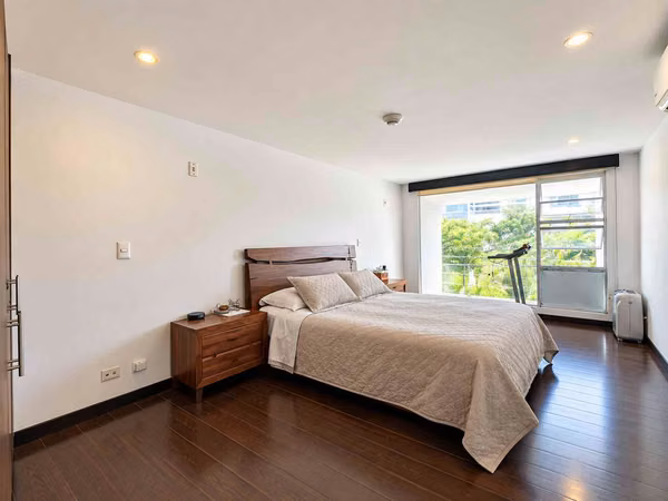 Venta de Apartamento Amoblado en Condominio, Santa Ana