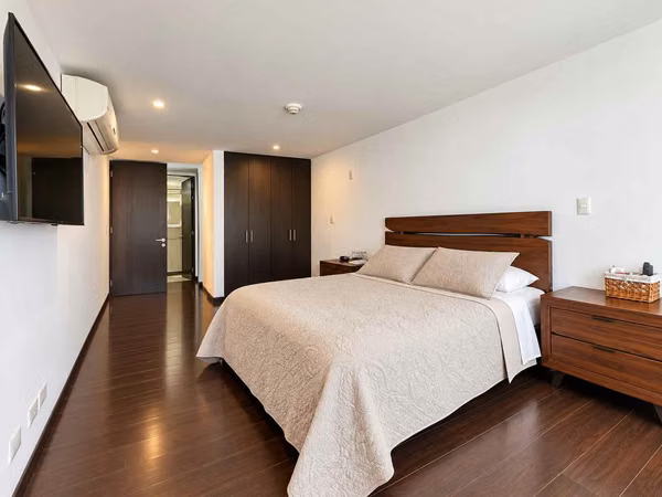Venta de Apartamento Amoblado en Condominio, Santa Ana