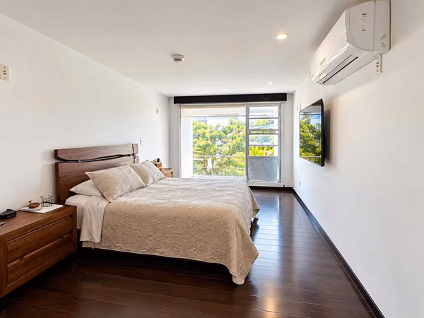 Venta de Apartamento Amoblado en Condominio, Santa Ana