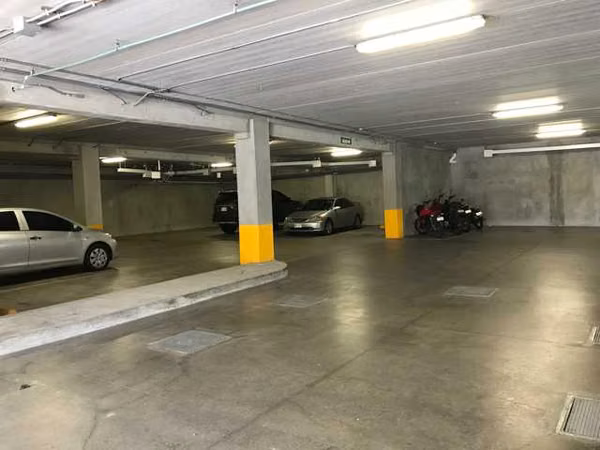 OFICINA EN ALQUILER EN SAN RAFAEL DE ESCAZÚ - frente Avenida Escazú– 53 M² | 2 PARQUEOS | EXCELENTE UBICACIÓN