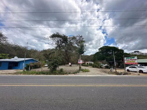 Land in 27 de Abril – Strategic Location Near the Beach