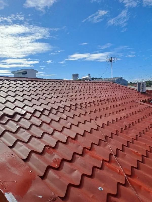 SPECIALISTS IN THE MAINTENANCE AND REPAIR OF ANY TYPE OF ROOF. WE SET UP ALL KINDS OF CANOES, BASS AND ALL IN TEAS.