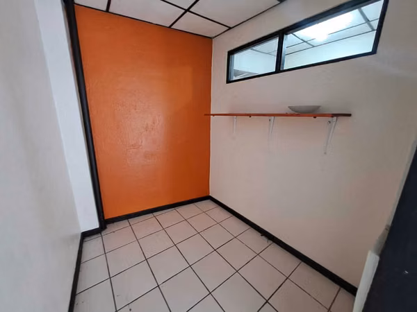 Venta Edificio Desamparados esquinero 2 plantas 7 oficinas