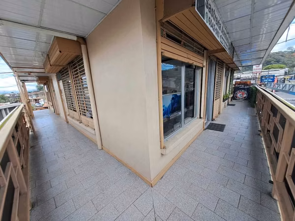 Venta Edificio Desamparados esquinero 2 plantas 7 oficinas