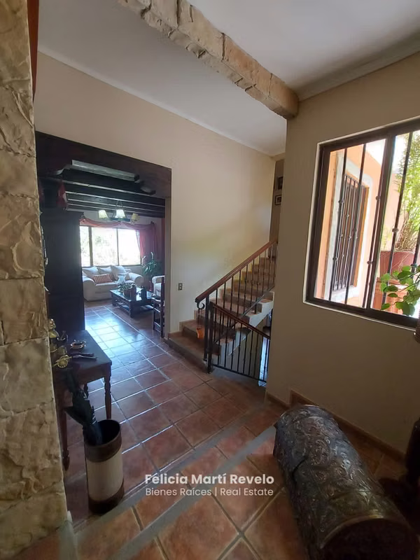 VENTA de Casa Independiente con VISTA ESPECTACULAR + un Apartamento en Escazú