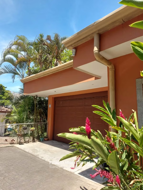 VENTA de Casa Independiente con VISTA ESPECTACULAR + un Apartamento en Escazú