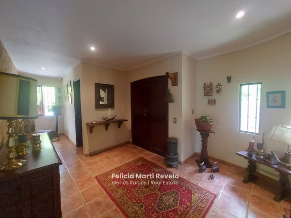 VENTA de Casa Independiente con VISTA ESPECTACULAR + un Apartamento en Escazú