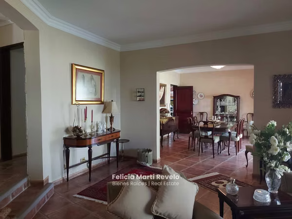 VENTA de Casa Independiente con VISTA ESPECTACULAR + un Apartamento en Escazú
