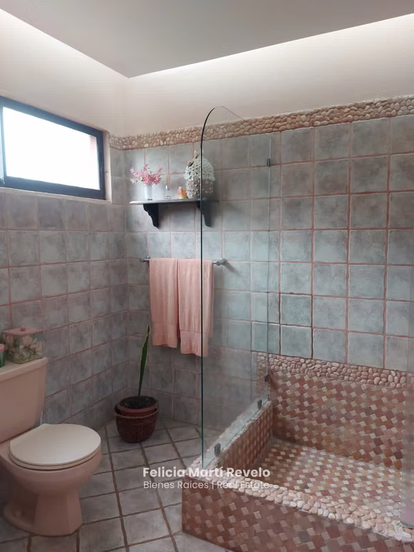 VENTA de Casa Independiente con VISTA ESPECTACULAR + un Apartamento en Escazú