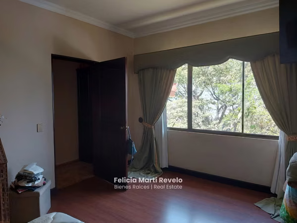 VENTA de Casa Independiente con VISTA ESPECTACULAR + un Apartamento en Escazú