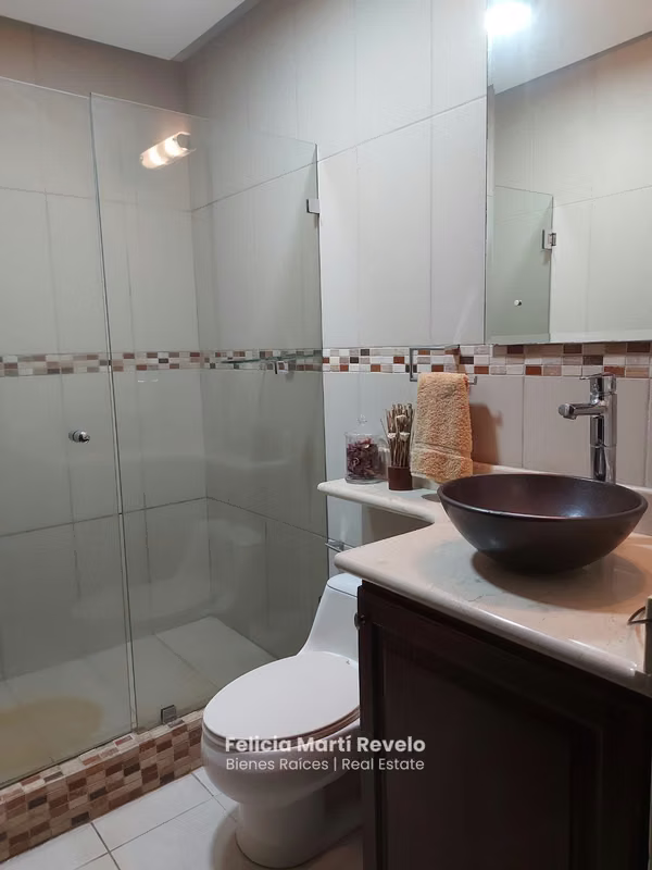 VENTA de Casa Independiente con VISTA ESPECTACULAR + un Apartamento en Escazú